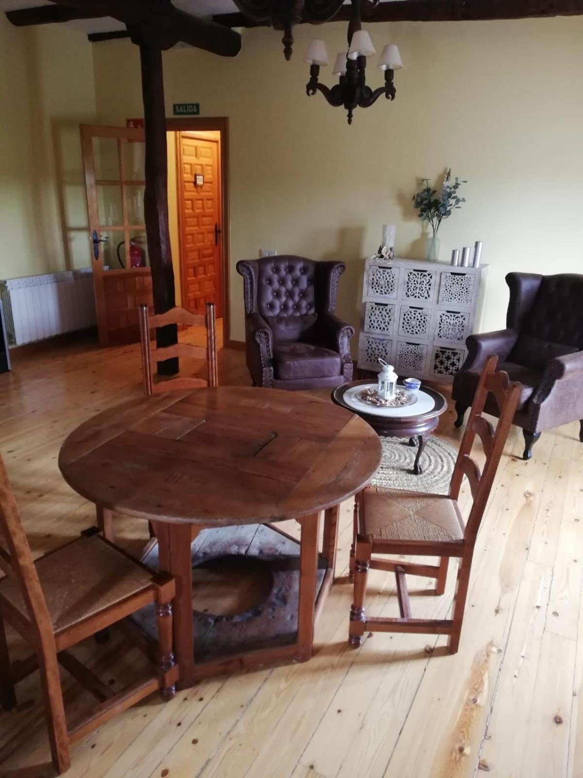 Hotel Restaurante Agapio De Tresnino Quintanilla de Onésimo Екстериор снимка