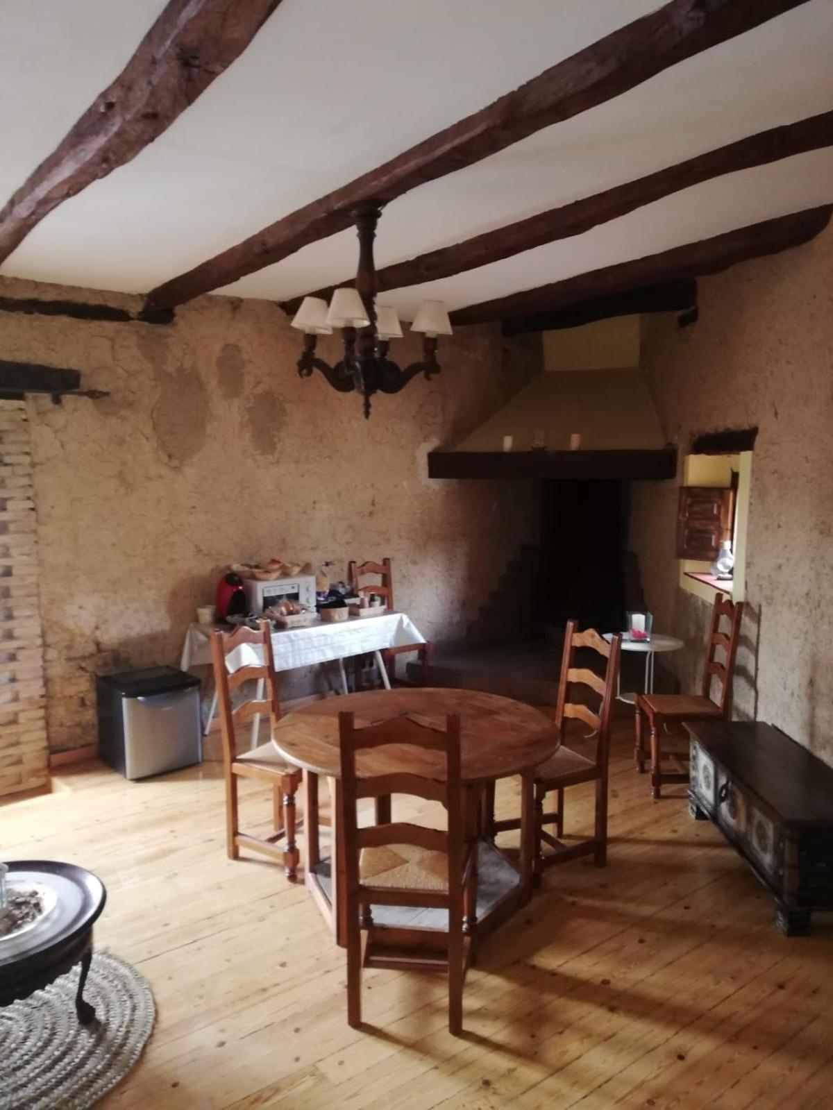 Hotel Restaurante Agapio De Tresnino Quintanilla de Onésimo Екстериор снимка